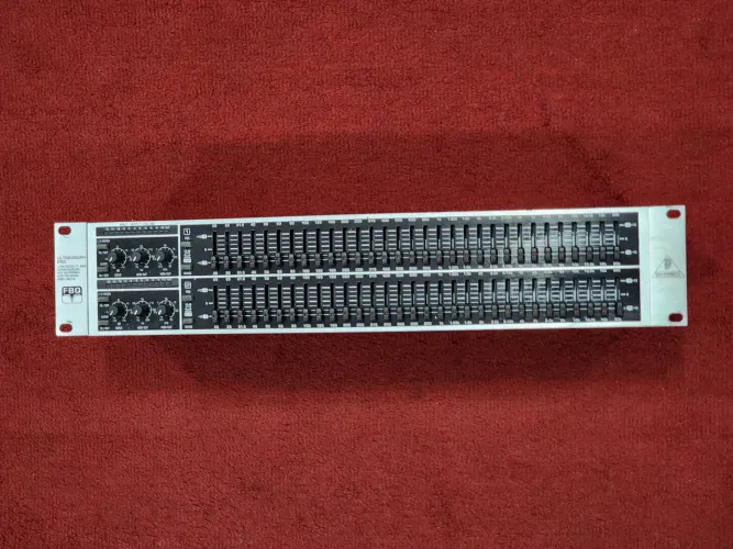 Equalizador Behringer Ultragraph Pro FBQ3102