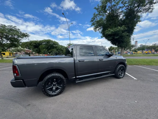 Ram Classic Laramie Night Edition 5.7 V8 16V Gasolina 4X4 Aut. 2022