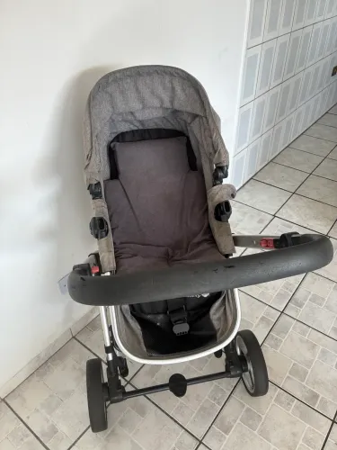 Carrinho + bebê conforto safety