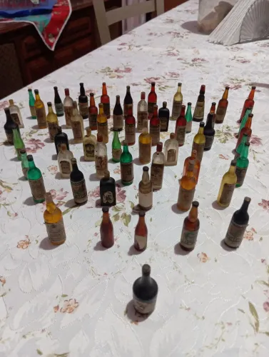  56 Miniaturas de garrafinhas dos anos 70 coleção 