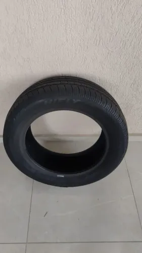 Pneu 205 55 16 quase novo