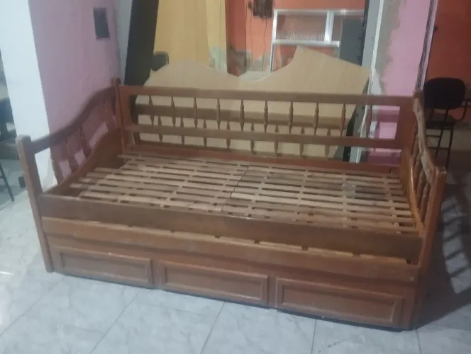 Vendo uma cama de solteiro
