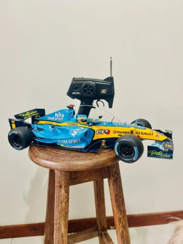Carro de controle remoto F1 Renault R26 F.Alonson GP Brasil 2006 47 x19cm
