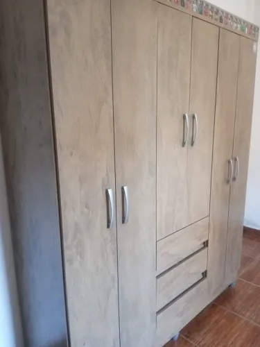 Guarda roupa solteiro semi-novo