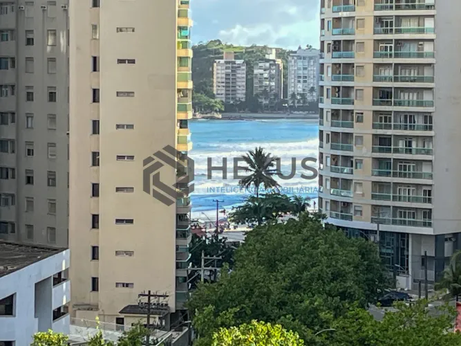 Apartamento com varanda, lazer e vista mar na Praia das Pitangueiras, Guaruja