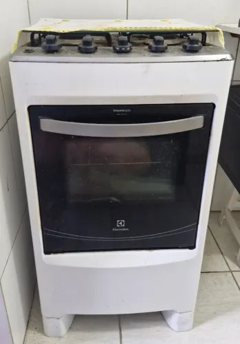 Estou doando fogão de 4 bocas da Electrolux.