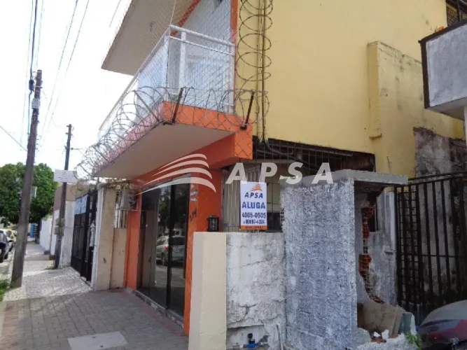APTO TIPO KITINETE COM SALA E BANHEIRO PROX. A 13 DE MAIO