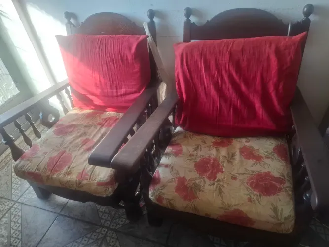 Poltronas Coloniais em Madeira Maciça - PAR