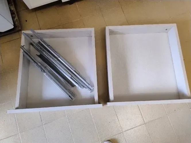 2 Gavetas com corrediças com amortecedor