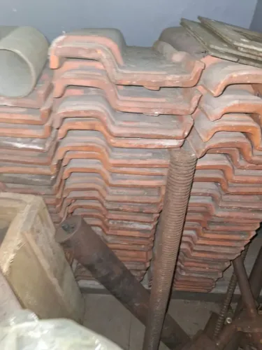 Telha de barro usada