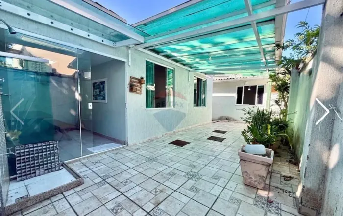 Vendo 5 casas a 1 praia do Forte ( imóvel pra ganhar grana )