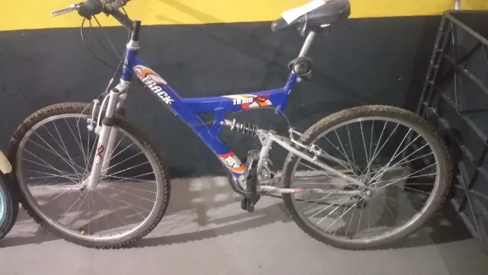 3 bicicletas conservadas 02 retro,01 18 marchas  fone *