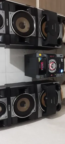 Vendo esse aparelho de som Sony muito bom vai com controle remoto