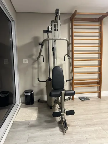 Academia em casa/aparelho de musculação