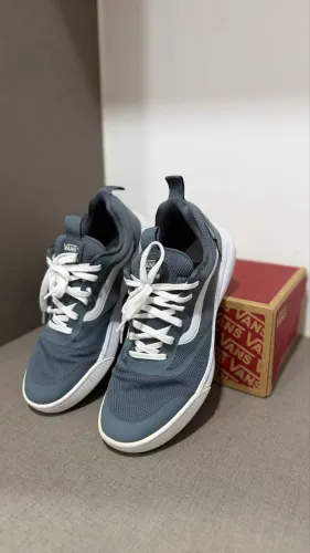 Vans Ultrarange na cor cinza/chumbo, tamanho 40