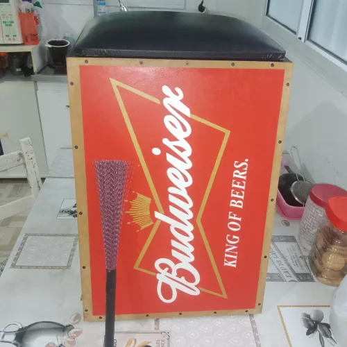 Cajom Budweiser em excelente estado de conservação