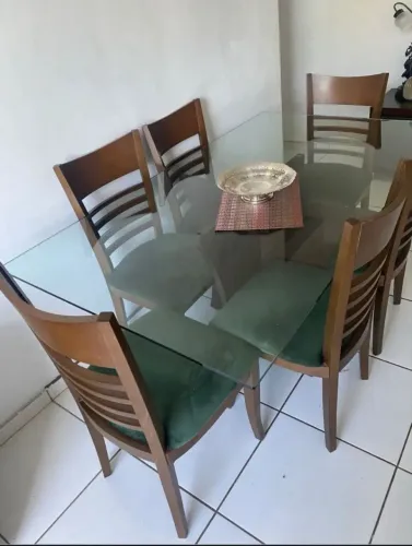 Mesa de jantar + 6 cadeiras em madeira maciça