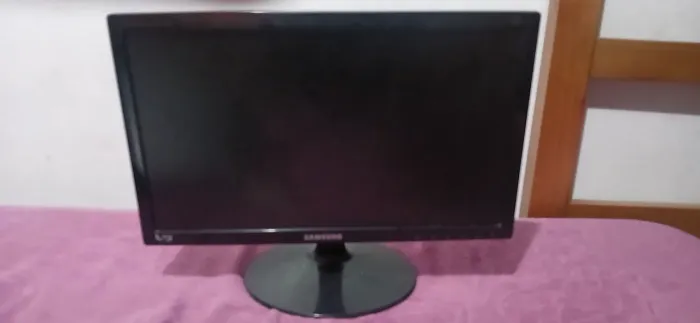 Monitor Samsung LED 18.5 Widescreen S19A300B - Apenas a Tela (Desapego)
