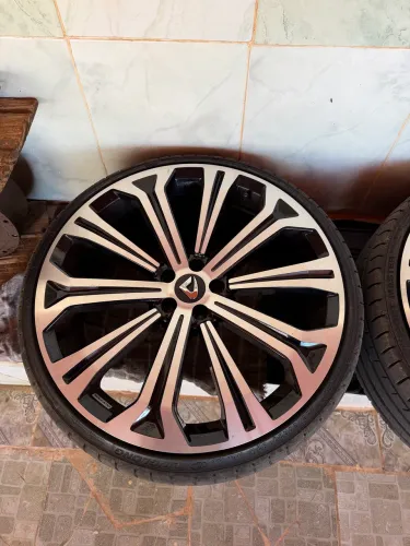 Rodas e pneus aro 20 225/35/R20