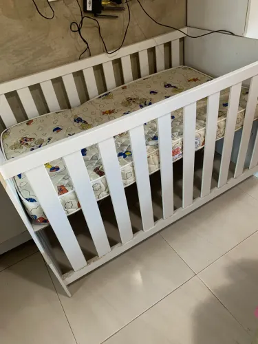 Berço vira cama + colchão 