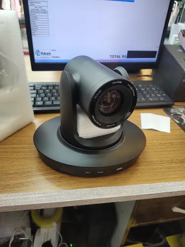 câmera PTZ 4K com zoom óptico de 20x.