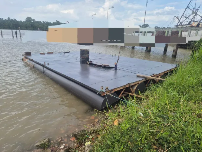 Vende se um flutuante 