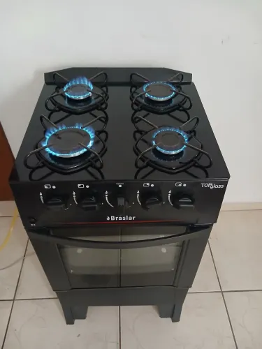Vendo este fogão funciona as boca e o forno automático