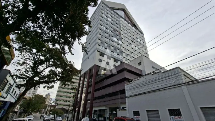 Sala comercial com 100,34m² de área privativa à venda no Centro em Joinville-SC por R$ 520