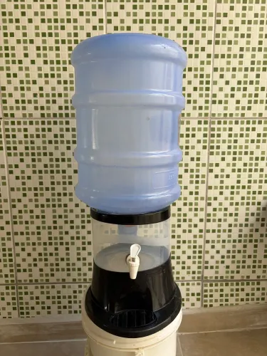 Suporte com galão água 20 litros