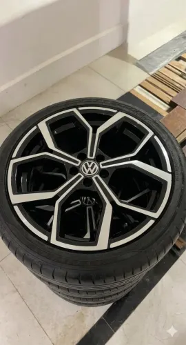 Jogo rodas aro 18 polo GTI com pneus 
