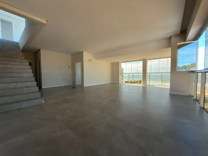Cobertura duplex com Piscina - Laguna, Mar Grosso.