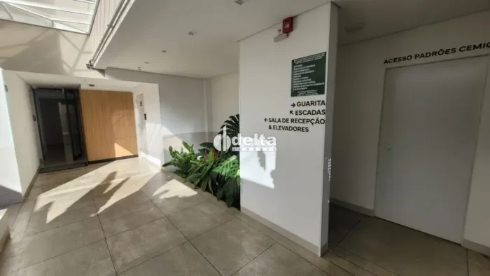 Apartamento com 3 quartos sendo 1 suíte disponível para venda no bairro Santa Mônica em Ub