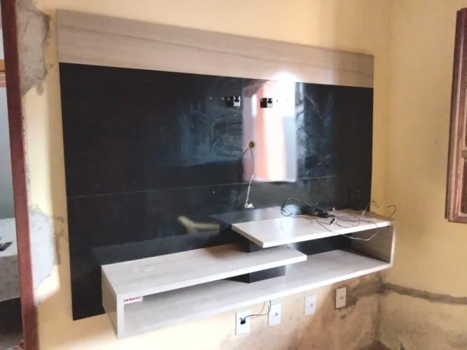 Vendo painel para televisão.