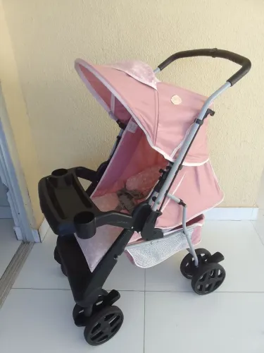 Carrinho de bebê rosa Tutti baby 