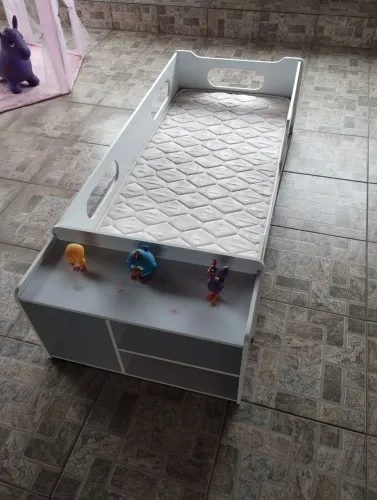 Cama infantil com colchão