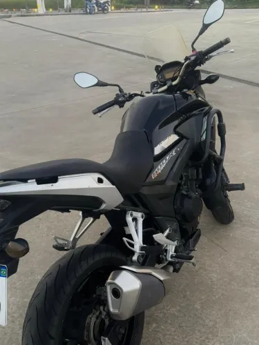     Conforto, Potência e Economia em Uma Só Moto