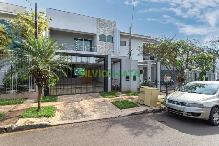 EXCELENTE SOBRADO DE 03 QUARTOS PARA MORAR NO RESIDENCIAL MORESCHI.