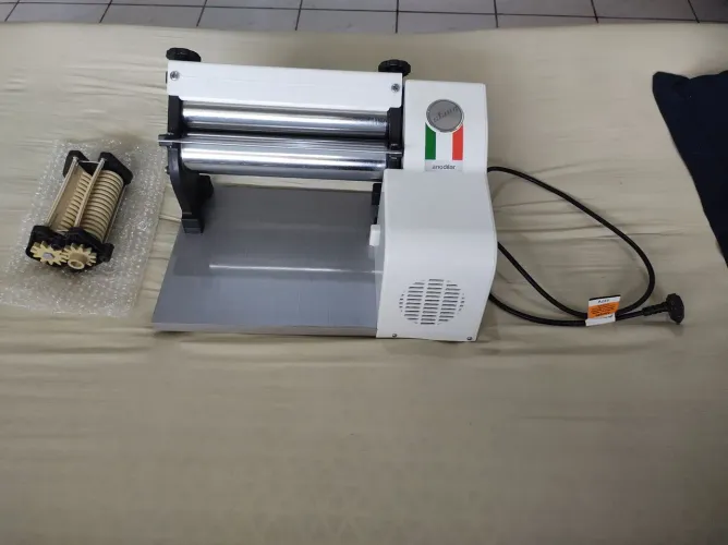 cilindro laminador de massa com talharim elétrico pro 28cm anodilar