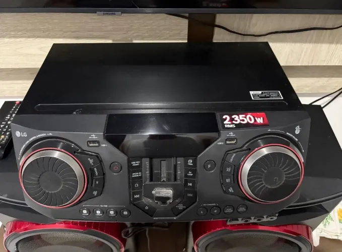 Mini System Multi Bluetooth LG XBOOM CL87 2350W RMS 2 USB Rádio FM Bivolt