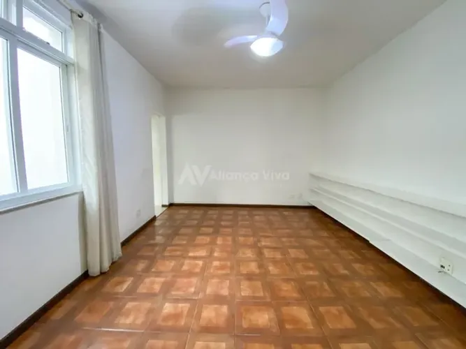 Catete | Casa 2 quartos, sendo 1 suite