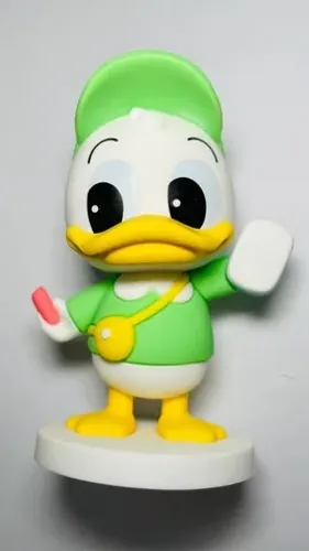 Ducktales - Luisinho - boneco Disney altura 8 cm p/ fãs Disney Culturama Editora Abril