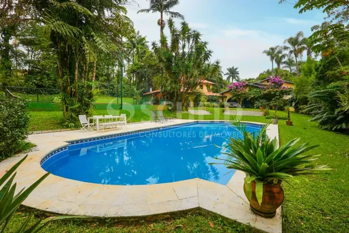Casa Espectacular Condomínio Exclusivo Chácara Flora com Piscina, Quadra Tenis Saibro e Mu