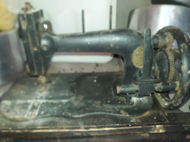 Máquina de costura antiga para decoração