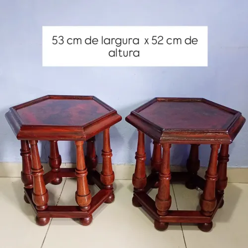 Antigo par de mesinhas de cabeceira/ criado mudo sextavada em madeira nobr<br><br>6<br><br>6 unidades 