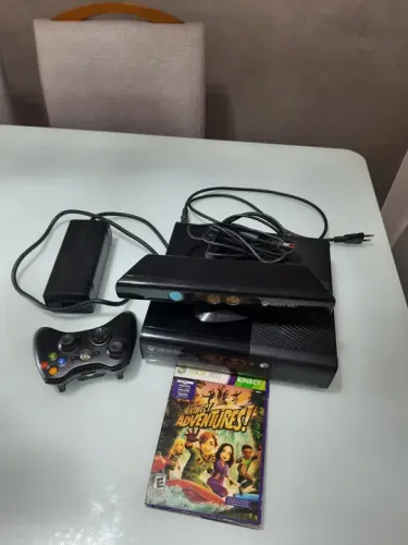 Xbox 360 RGH Super Slim com Kinect.