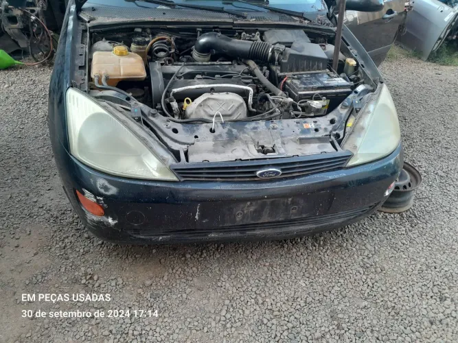 Par de farol Ford Focus 2001