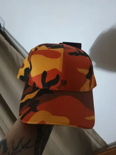Boné camuflado laranja rothco