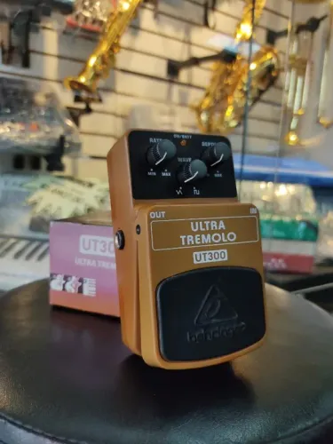 Pedal Behringer Ultra Tremolo Ut30