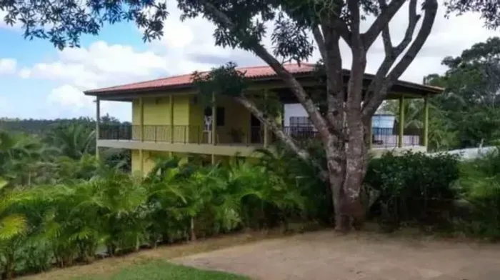 SÍTIO COMPOSTO POR 2 CASAS, COM TERRENO DE 6.900M² EM SIMÕES FILHO - BAHIA