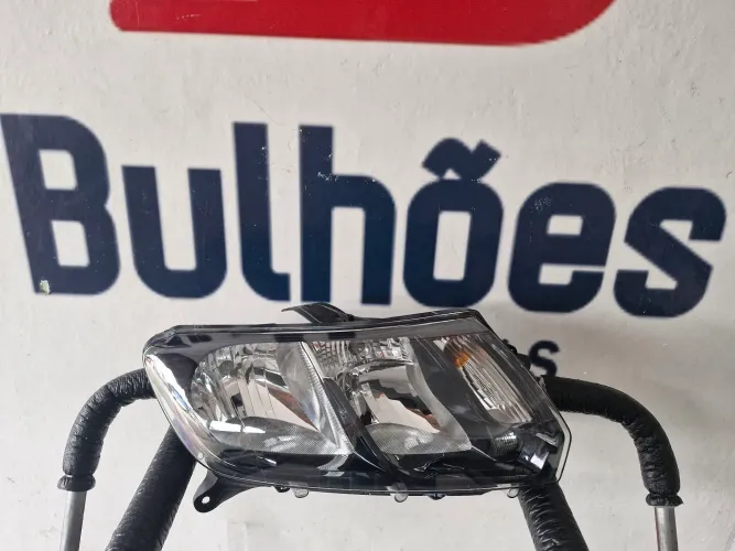 Farol principal Renault Logan Sandero Stepway 2014 a 2019  direito mascara negra